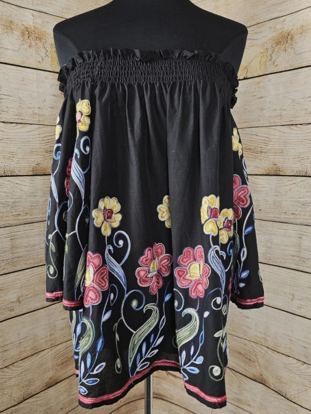Radzoli NWT Embroidered Off the Shoulder Top Shirt Size Large